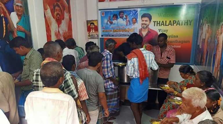 Vijay Fans offers Free Food to Public